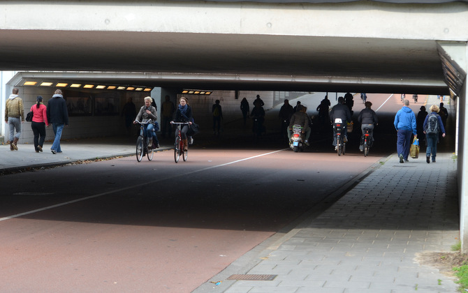 bike-pedestrian-highway-underpass-netherlands
