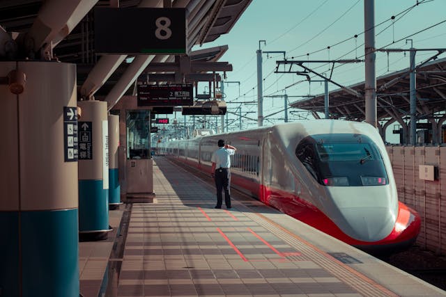 Bullet train from Tokyo to Kyoto – Shinkansen arriving at Kyoto Station