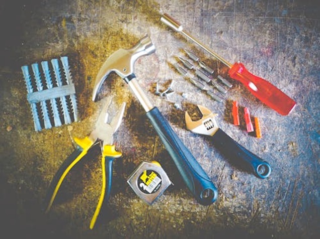 Best Tools for Straightening Picture Hooks Safely