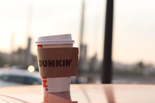 Do Dunkin Refreshers Have Caffeine? A Dietitian’s Honest Take, Based on the Facts