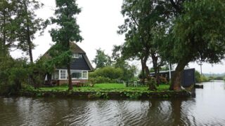 Why Waterfront Living Stands Out as a Lifestyle Choice